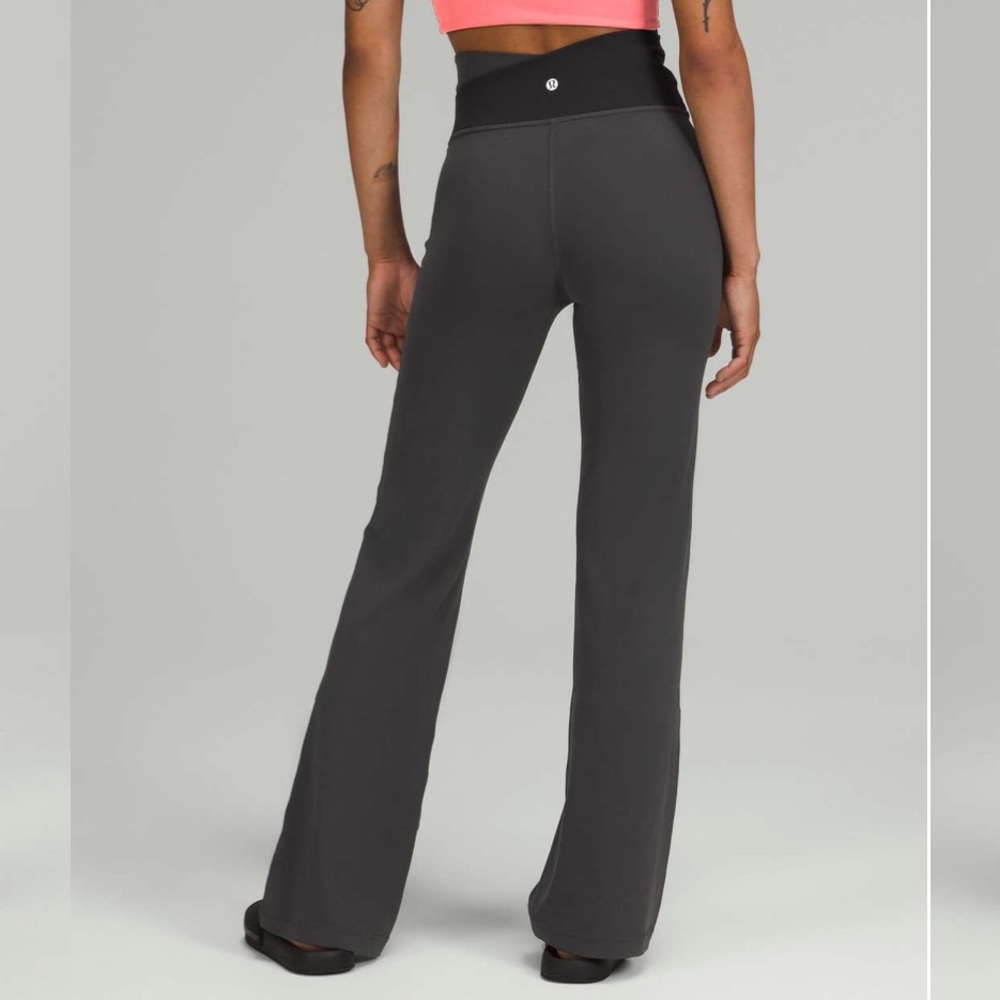 LULULEMON Throwback Astro Pant Graphite Grey / Black Size 6